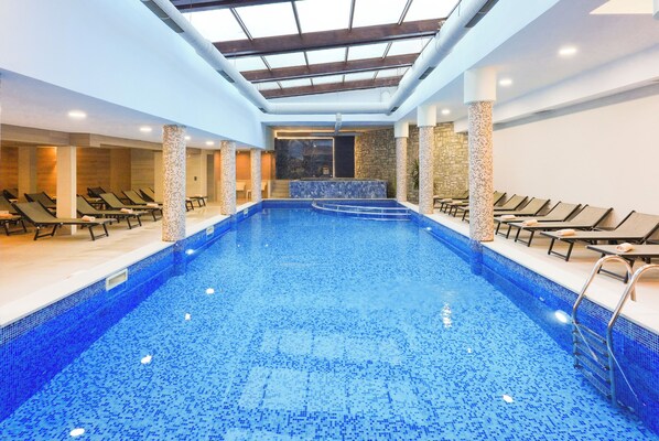 Indoor pool, sun loungers - Predela LUX (Bansko)