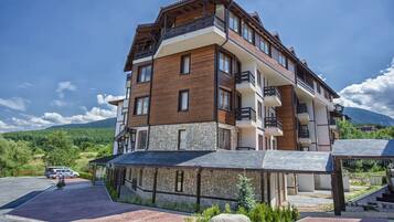 Vista frontal de la propiedad