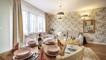 Apartamento, 2 habitaciones | Servicio de comidas en la habitación