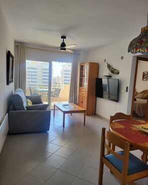 Télévision, table de tennis de table