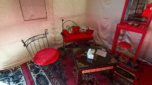 Comfort Triple Room | Bed sheets - Bivouac Les Touareg Chez Bachir (Taouz)