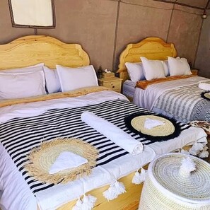 Comfort Triple Room | Bed sheets - Bivouac Les Touareg Chez Bachir (Taouz)