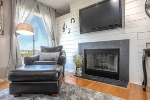 Smart TV, fireplace