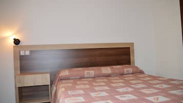 Habitación estándar | 1 habitación, cortinas blackout, wifi gratis y ropa de cama