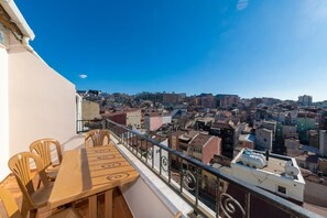 1 Bed in 8-Bed Mixed Dorm. with Terrace | Terraza o patio
