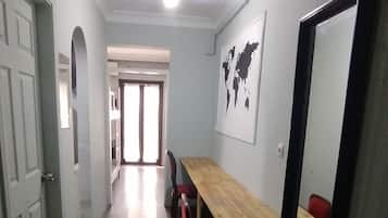 1 Bed in 8-Bed Female Dormitory | Servicios de la habitación
