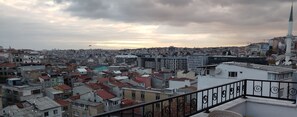 Terrace/patio - Ivy Hostel Cafe (Istanbul)
