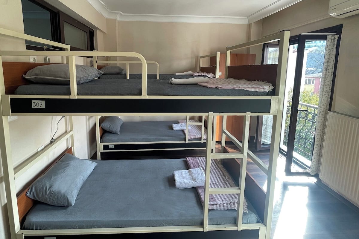 Standard 4 Bed mix Dorm Ensuite Floor 3 | Ropa de cama de alta calidad y insonorización