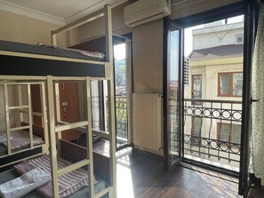 Premium bedding, soundproofing, iron/ironing board, free WiFi - Taksim City ivy Hostel (Istanbul)