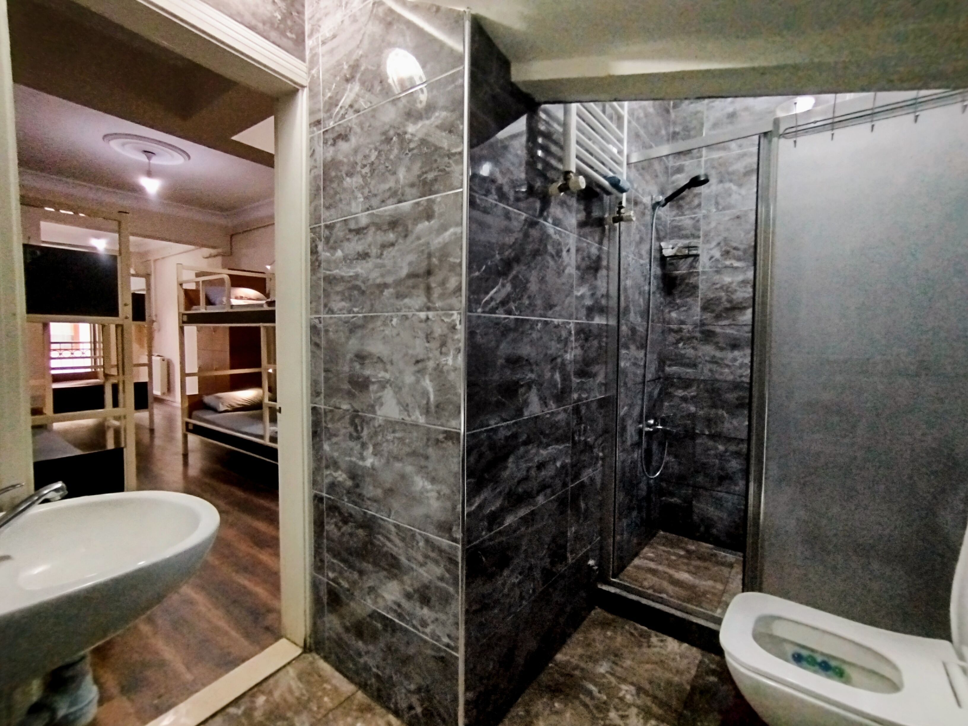 1 Bed in 8-Bed Female Dormitory | Bathroom | Shower, hydromassage showerhead, eco-friendly toiletries, hair dryer