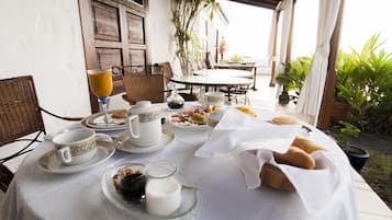Desayuno de cocina local incluido todos los días