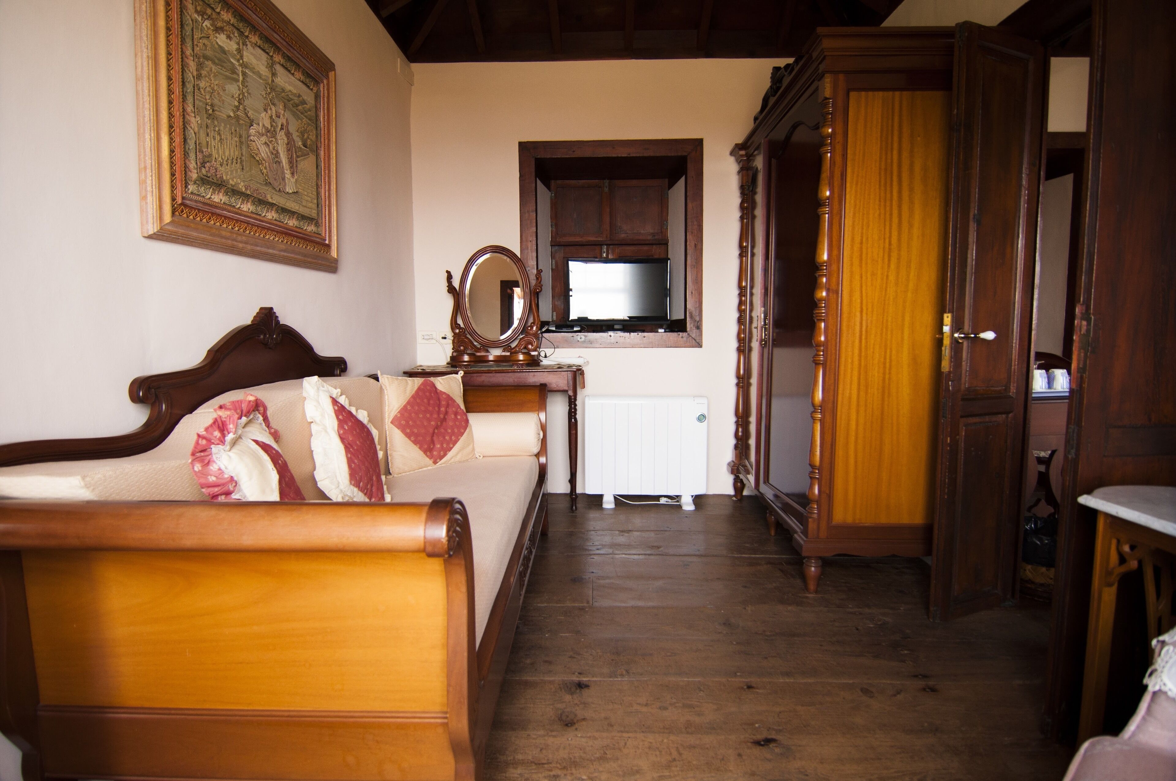 triple room, sea view | 1 bedroom, in-room safe, desk, free wifi