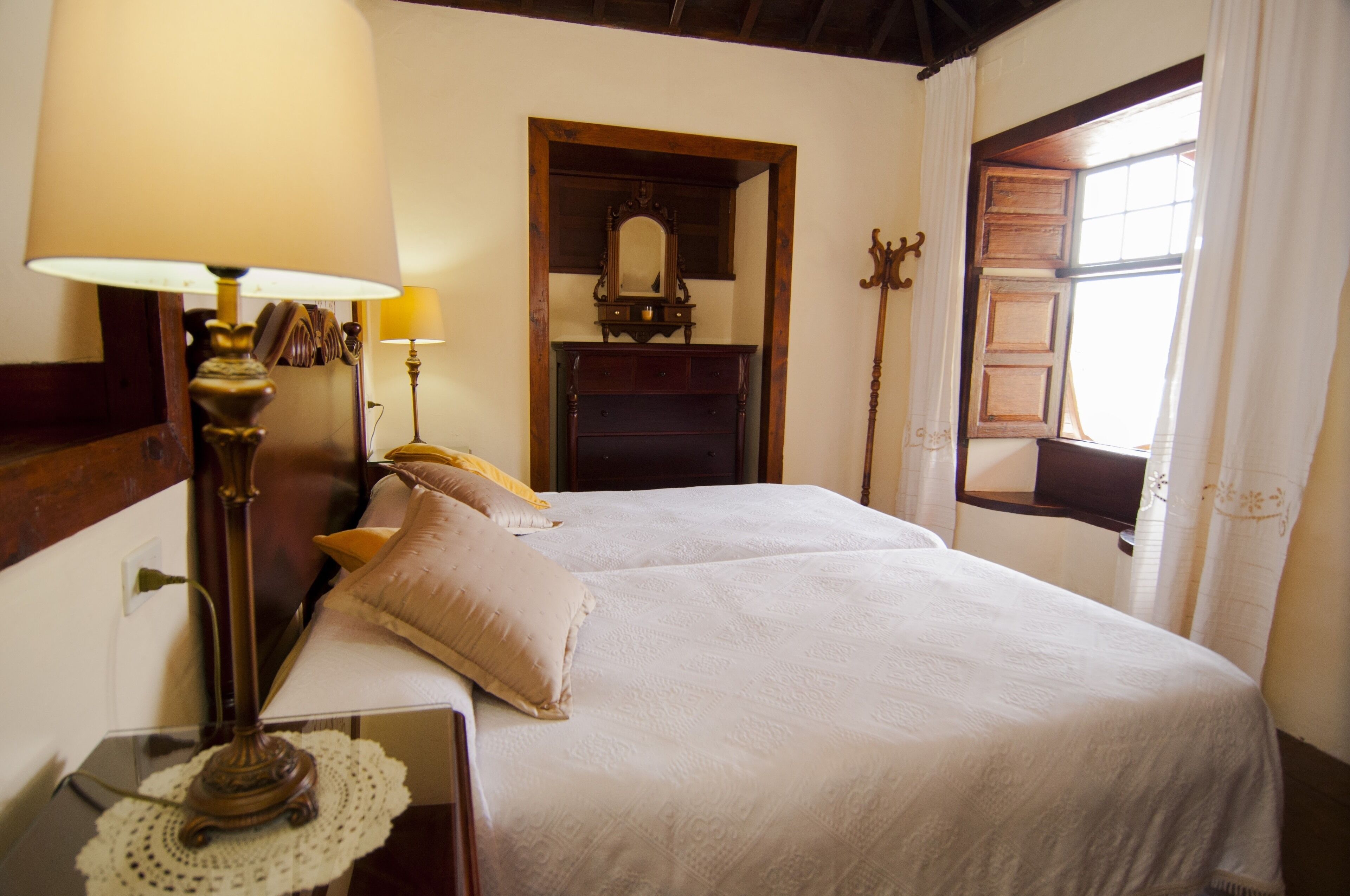 double room | 1 bedroom, in-room safe, desk, free wifi