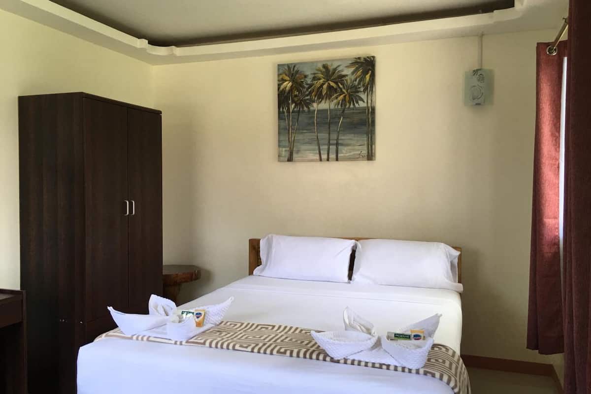 1 bedroom, desk, soundproofing, free wifi