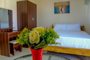 Bungalow Deluxe | Escritorio, sistema de insonorización, wifi gratis y ropa de cama