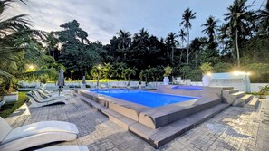 Outdoor pool, open 8:00 AM to 9:00 PM, sun loungers - Aloha Seaside  Resort (San Juan)
