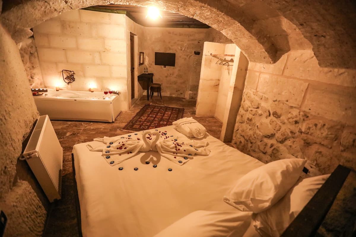 Elite Double Room (Naz) | 1 bedroom, premium bedding, down comforters, memory foam beds
