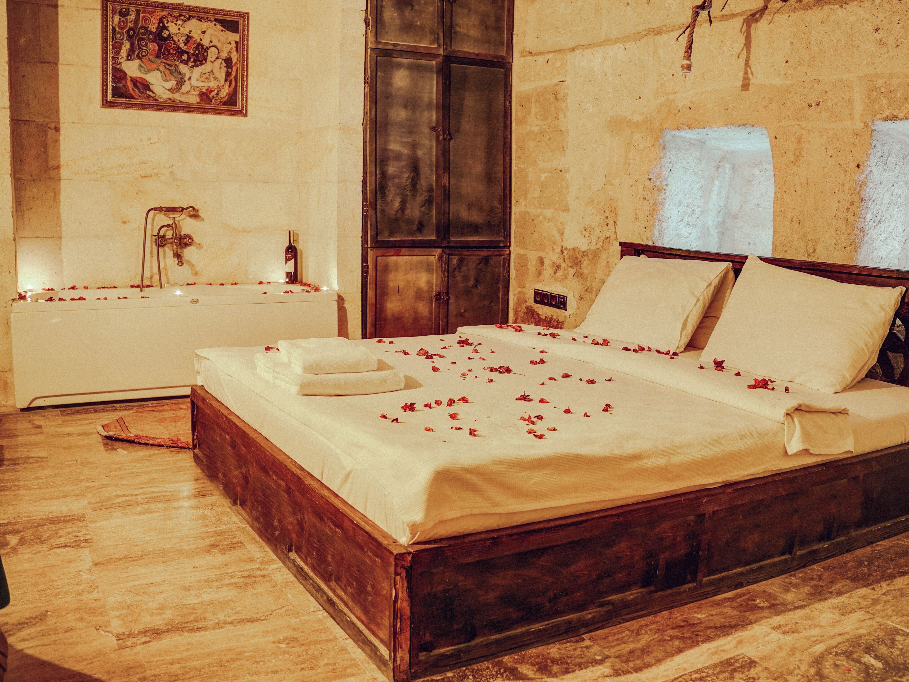 Duru Deluxe Jacuzzi Suite | 1 bedroom, premium bedding, down comforters, memory foam beds