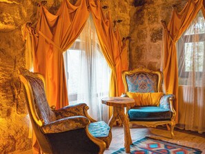 Eysan Stone Family Suite | 起居区