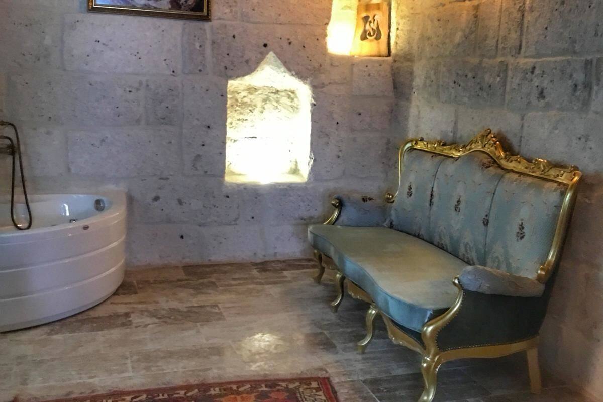 executive studio suite (tugra) | living area