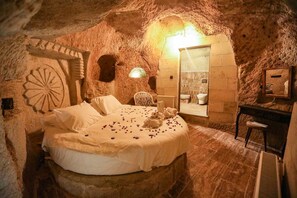 Romantic Double Room (Sureyya) | 1 bedroom, premium bedding, down comforters, memory foam beds - Mahperi Cappadocia Cave (Nevsehir)