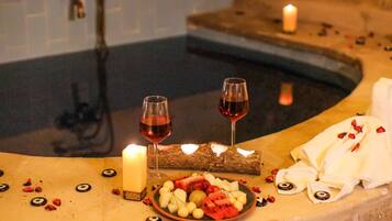 Romantic Room (Defne) | Jetted bathtub