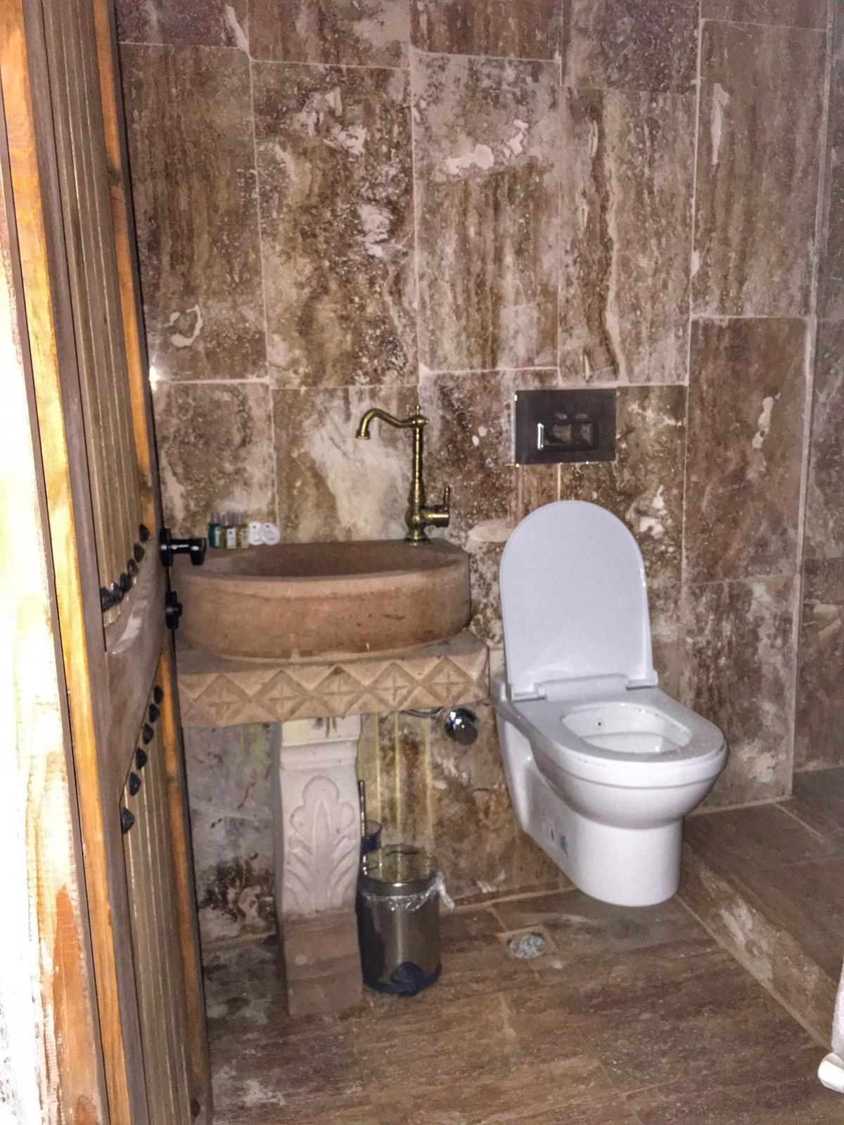 design double room (suleyman) | bathroom | designer toiletries, hair dryer, slippers, towels