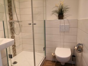 Unclassified image, 5 of 11, button - Double room 03 - Guesthouse & Strandhalle (Ahrenshoop)