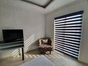 In-room safe, individually furnished, desk, laptop workspace