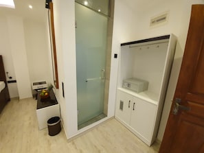 Familienzimmer | Zimmersafe, individuell eingerichtet, Schreibtisch