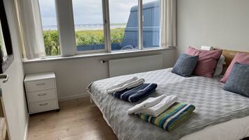 Apartment, 2 Bedrooms, Non Smoking, Ocean View (B) | 2 bedrooms, individually decorated, individually furnished