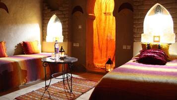 غرفة فردية | مكتب وستائر تعتيم وأسرّة أطفال/رضّع (مجانًا) وملاءات أسرّة