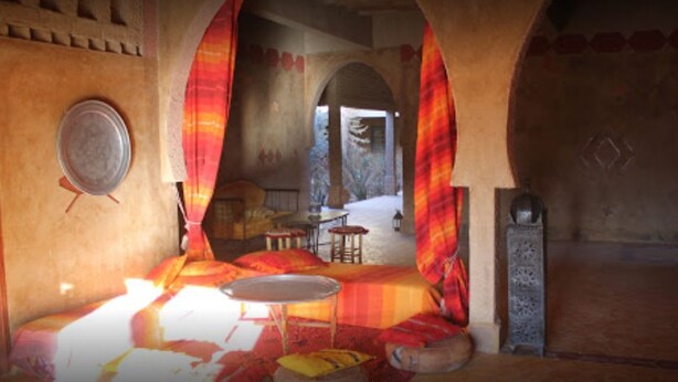 Bureau, rideaux occultants, lits bébé (gratuits), draps fournis