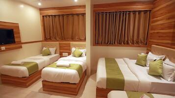 Suite familiar | Espacio para trabajar con un portátil, wifi gratis, ropa de cama