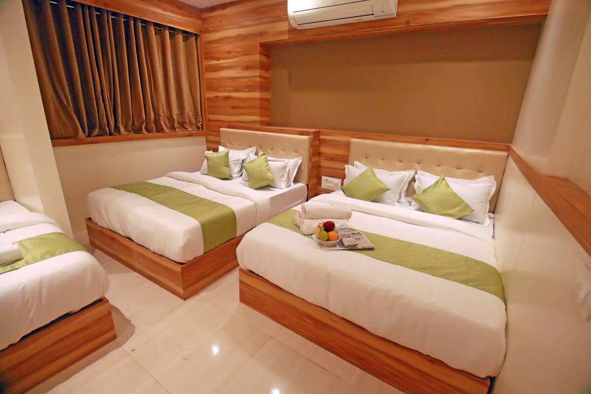 Laptop workspace, free WiFi, bed sheets