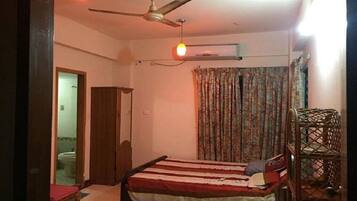 2 bedrooms, in-room safe, iron/ironing board, WiFi