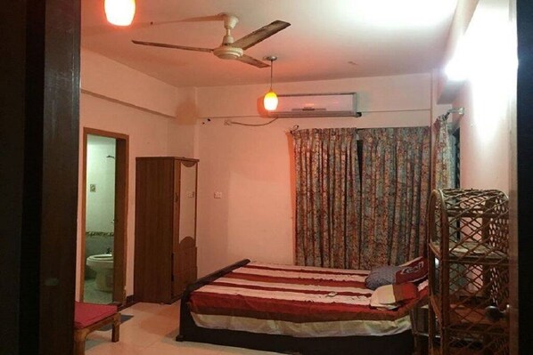 2 slaapkamers, een kluis op de kamer, een strijkplank/strijkijzer, wifi