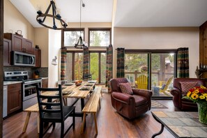Interior - Breckenridge Bear Den - Walk to Mountain & Main Street (Breckenridge)