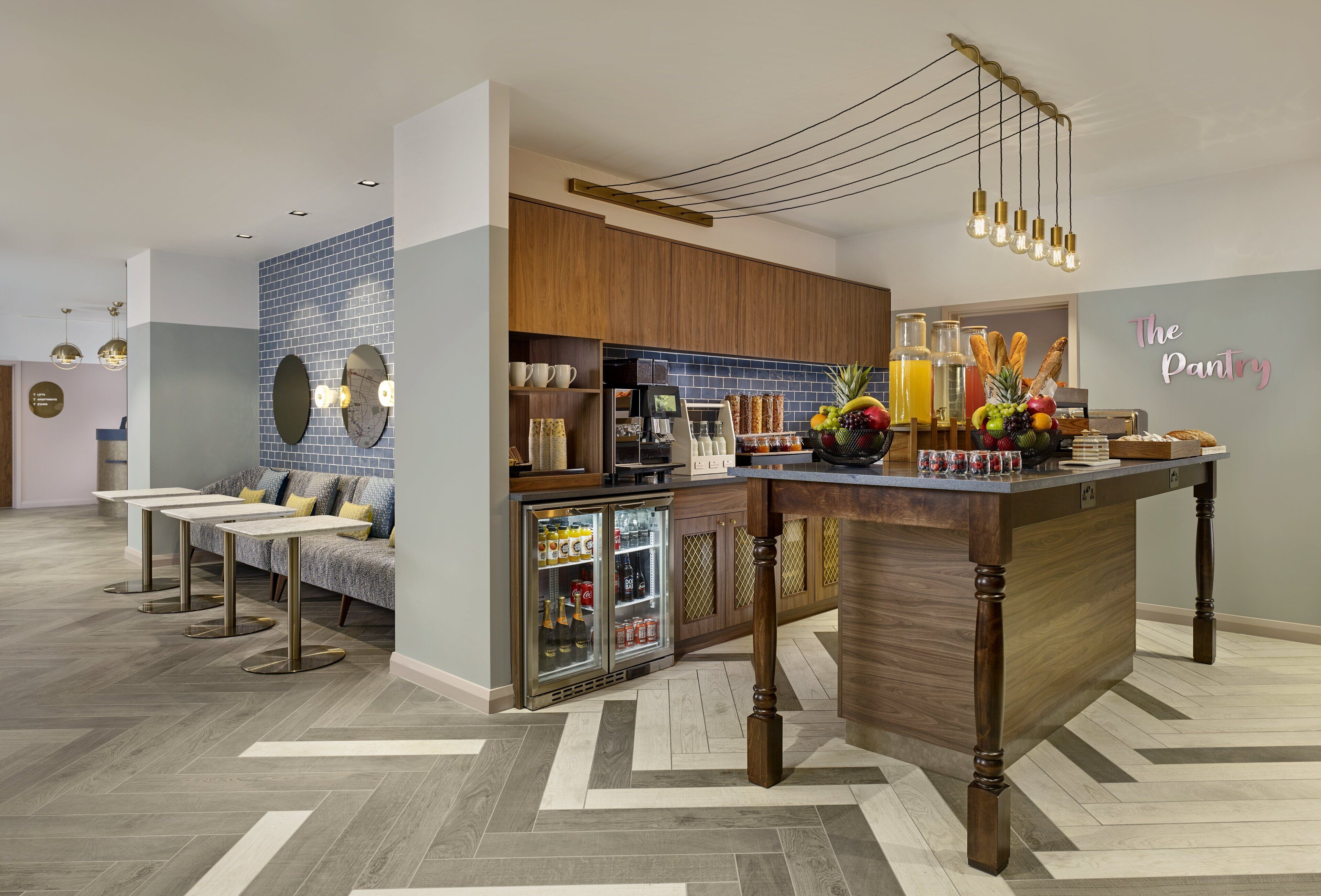 每日供應吃到飽早餐 (每人 GBP15)