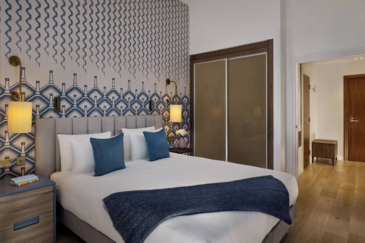 デラックス アパートメント クイーンベッド 1 台ソファーベッド付き (One Bedroom Apartment Deluxe) | セーフティボックス (室内)、デスク、ノートパソコン用作業スペース、遮光カーテン