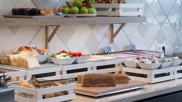 Petit déjeuner buffet (15 GBP par personne)