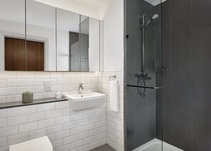Bathroom shower - Citadines Islington London (London)