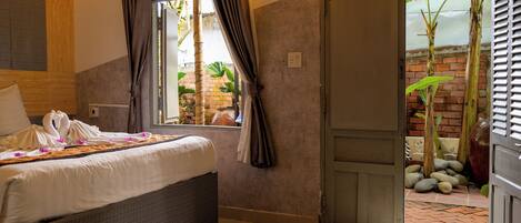 Back Garden Deluxe Room | Minibar, desk, free WiFi, bed sheets