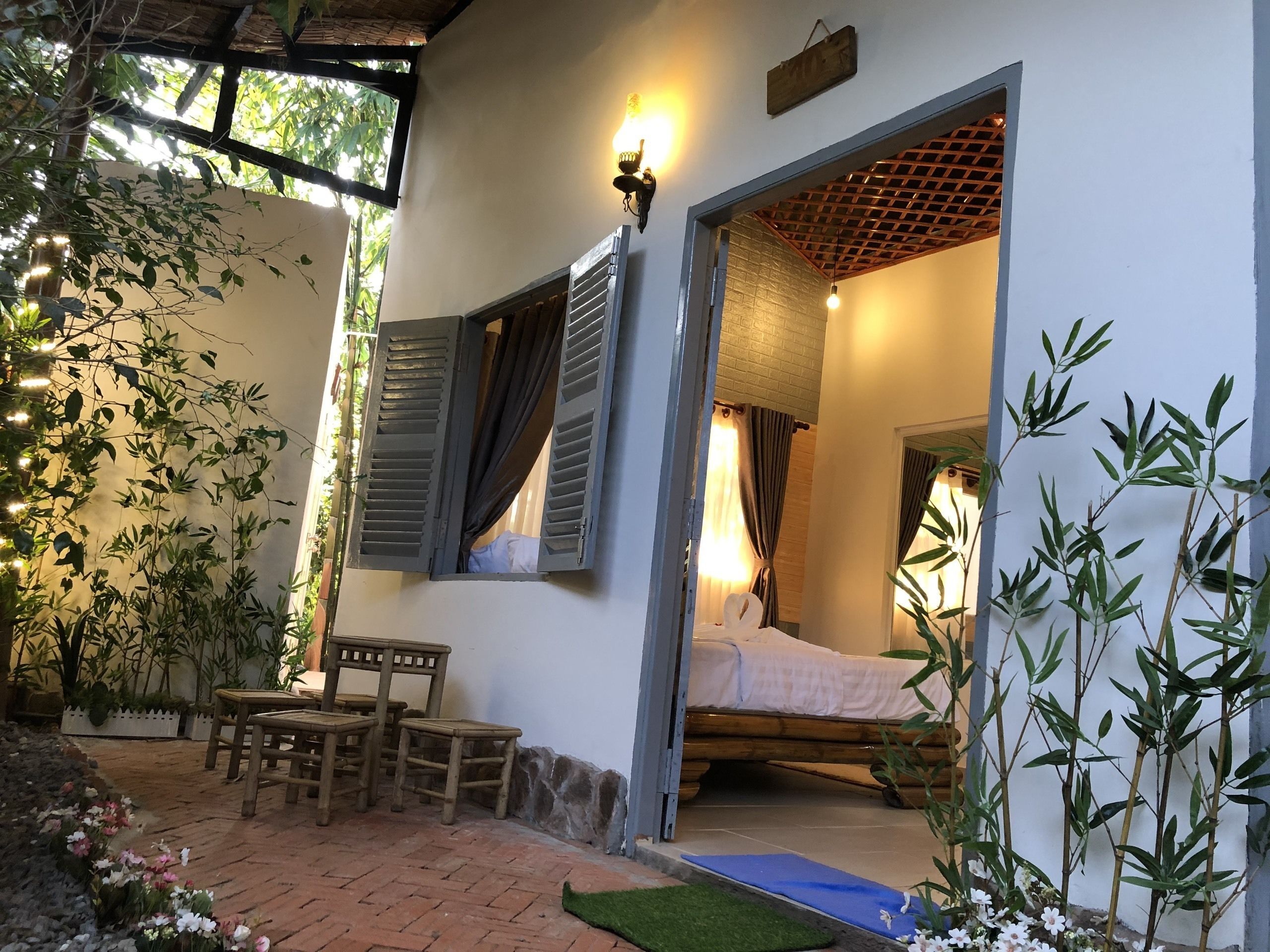 Doppia Basic (Back Garden Deluxe Room) | Minibar, una scrivania, Wi-Fi gratuito, lenzuola