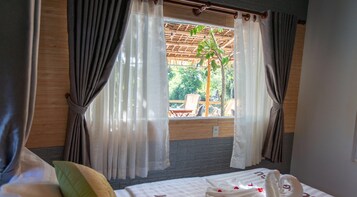 Minibar, escritorio, wifi gratis y ropa de cama 