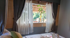 Minibar, escritorio, wifi gratis y ropa de cama