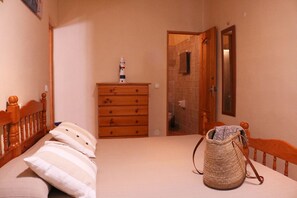 1 bedroom, WiFi, bed sheets - Lodging Can Vicent Mestre without air conditioning (Sant Ferran de Ses Roques)