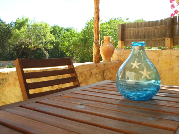 Outdoor dining - Lodging Can Vicent Mestre without air conditioning (Sant Ferran de Ses Roques)