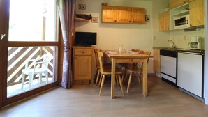 Dining - Apartment for 4 in "Les Hauts de Val Cenis" – Ski-in/Ski-out, Near ESF & Shops (Lanslevillard)