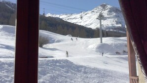 View from property - Apartment for 4 in "Les Hauts de Val Cenis" – Ski-in/Ski-out, Near ESF & Shops (Lanslevillard)